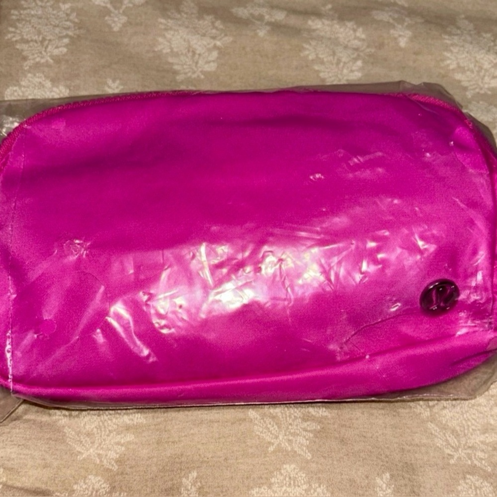 Lululemon Everywhere Belt Bag